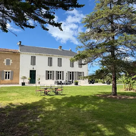 Château Au Milieu Des Vignes
