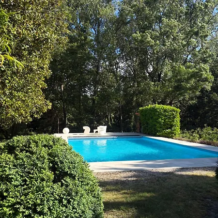Château Au Milieu Des Vignes *
